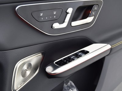 2025 Mercedes-BENZ GLC AMG — миниатюра 16