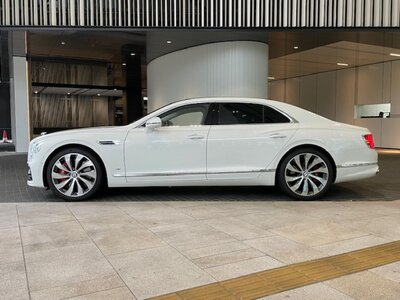 BENTLEY FLYING SPUR - 8