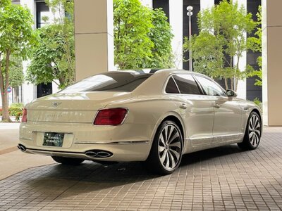 BENTLEY FLYING SPUR - 10