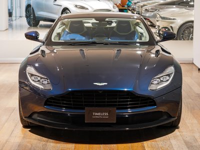 ASTON MARTIN DB11 - 5
