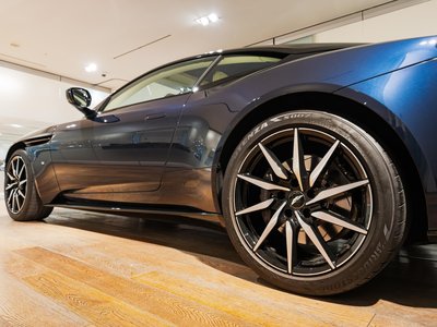 ASTON MARTIN DB11 - 8