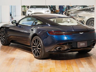 ASTON MARTIN DB11 - 4