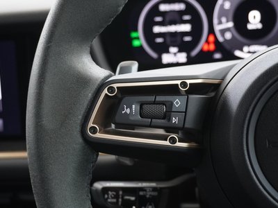 صورة 10 لـ 2023 Porsche CAYENNE