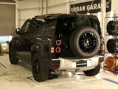 LAND ROVER DEFENDER - 4