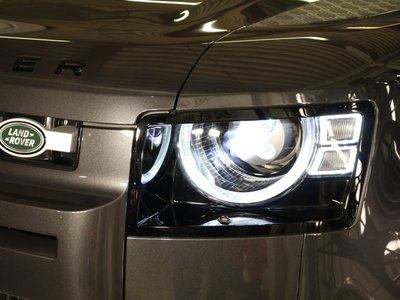 LAND ROVER DEFENDER - 8