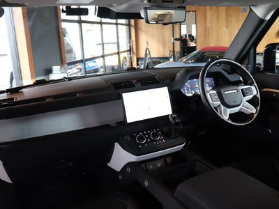 LAND ROVER DEFENDER - 3