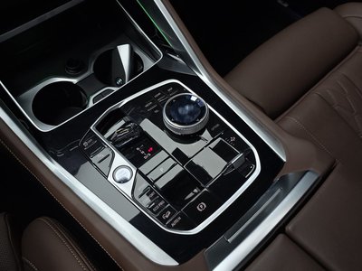 2025 BMW X6 thumbnail 12