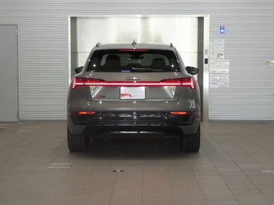 صورة 10 لـ 2025 AUDI Q8 E-TRON