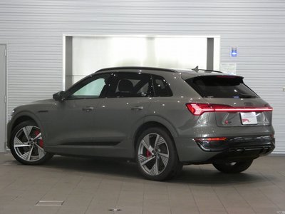 صورة 14 لـ 2025 AUDI Q8 E-TRON