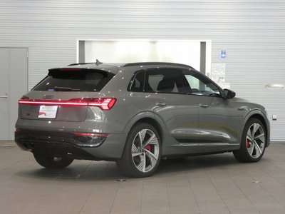 صورة 15 لـ 2025 AUDI Q8 E-TRON
