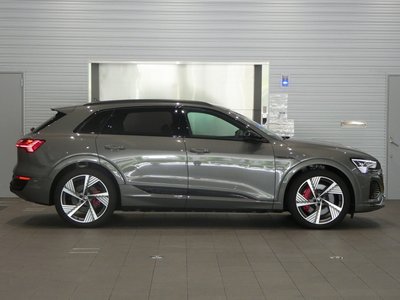 صورة 8 لـ 2025 AUDI Q8 E-TRON