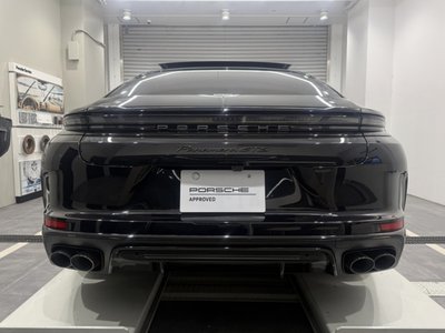 PORSCHE PANAMERA - 4