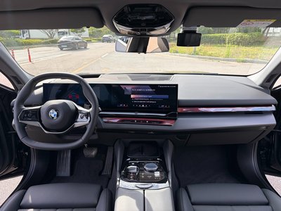 2025 BMW 5 SERIES 照片 5