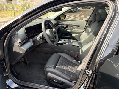 2025 BMW 5 SERIES 照片 10