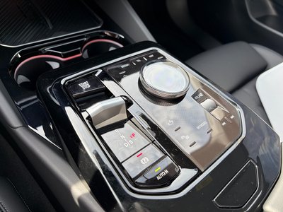 2025 BMW 5 SERIES 照片 9