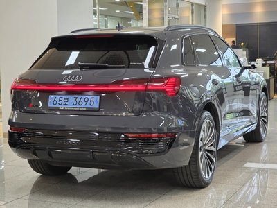 AUDI Q8 E-TRON - 5