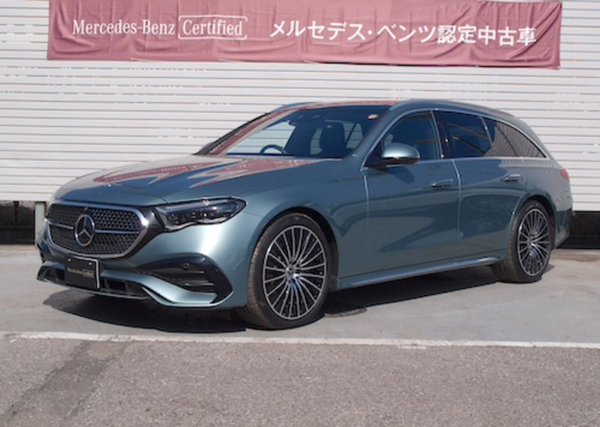 MERCEDES-BENZ E-CLASS - View 1