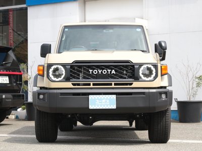 TOYOTA LAND CRUISER 70 - 3