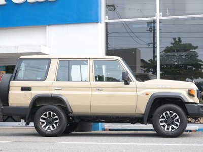 TOYOTA LAND CRUISER 70 - 5