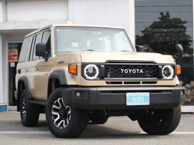 TOYOTA LAND CRUISER 70 - 1