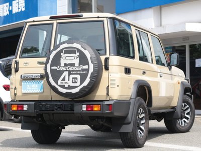 TOYOTA LAND CRUISER 70 - 9