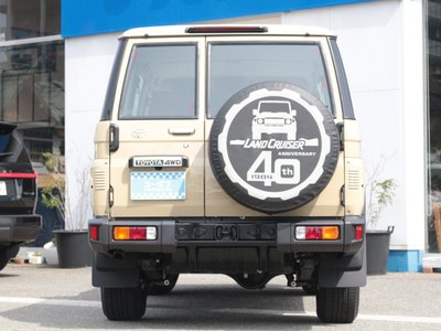 TOYOTA LAND CRUISER 70 - 4