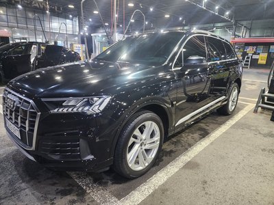 AUDI Q7 - 1