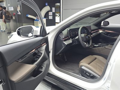 2025 BMW 5 SERIES — миниатюра 13