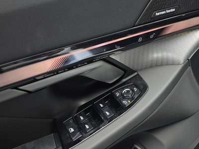 2025 BMW 5 SERIES — миниатюра 25