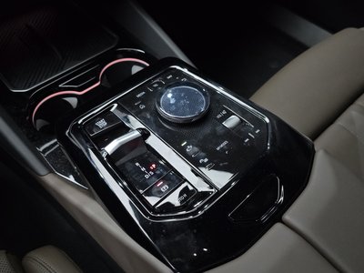 2025 BMW 5 SERIES — миниатюра 12