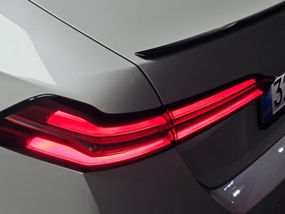 2025 BMW 5 SERIES — фото 10
