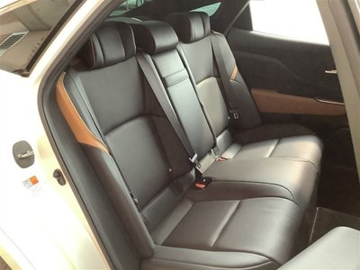 TOYOTA CROWN CROSSOVER - 10