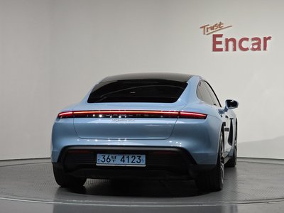 2020 Porsche TAYCAN 照片 3