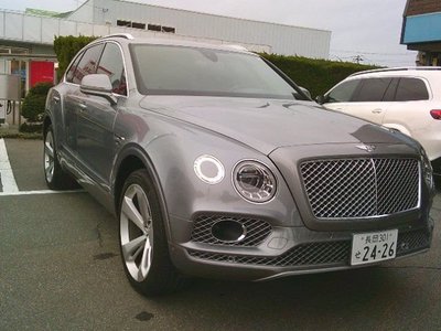 BENTLEY BENTAYGA - 4