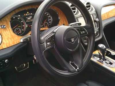 BENTLEY BENTAYGA - 10