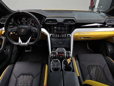 LAMBORGHINI URUS - 5