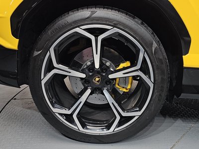 LAMBORGHINI URUS - 6