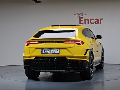 LAMBORGHINI URUS - 4