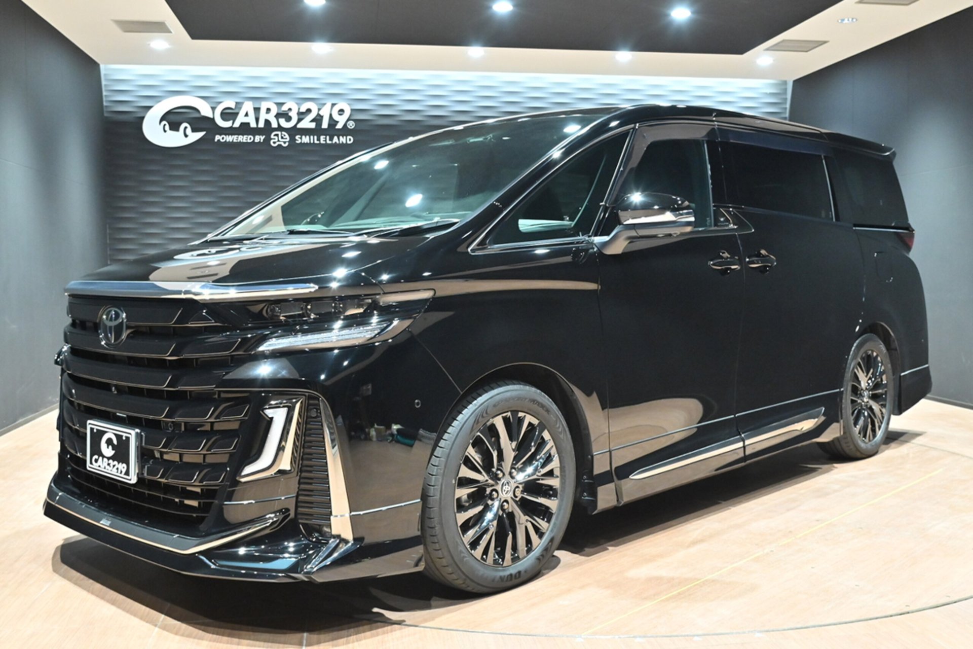 TOYOTA VELLFIRE - View 1