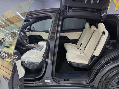 TESLA MODEL X - 8