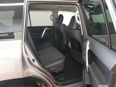 2023 Toyota LAND CRUISER PRADO photo 6