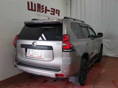 2023 Toyota LAND CRUISER PRADO photo 4