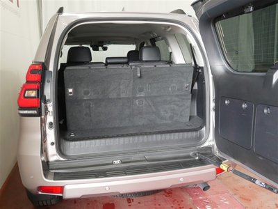 2023 Toyota LAND CRUISER PRADO photo 8