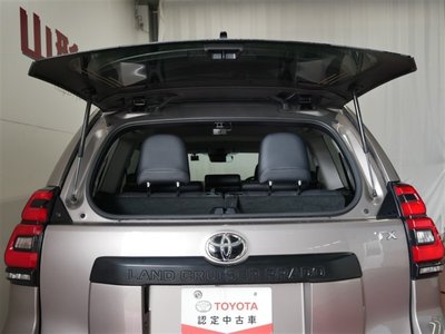 2023 Toyota LAND CRUISER PRADO photo 10