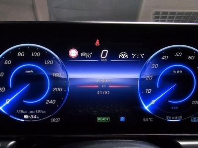 MERCEDES-BENZ EQE - 8