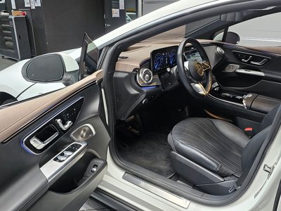 MERCEDES-BENZ EQE - 10