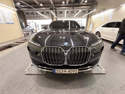 BMW 7 SERIES - 1