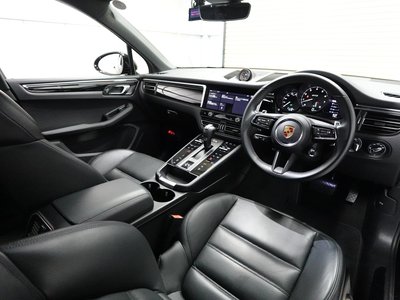 PORSCHE MACAN - 4
