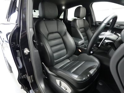 PORSCHE MACAN - 5