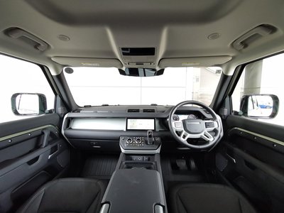 صورة 9 لـ 2024 LAND Rover DEFENDER